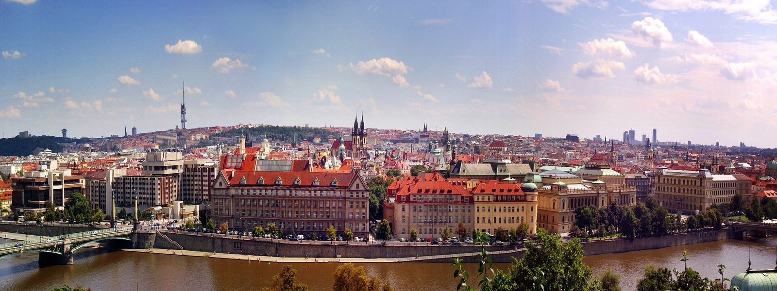Autorent esinduses Praha Lennujaam Vaclav Havel